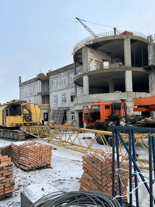В Аскизе продолжается строительство детской поликлиники
