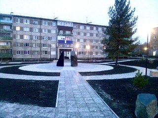 В Саяногорске завершаются работы по благоустройству сквера «Камень»