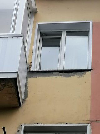 В Абакане управляющая компания отремонтировала балкон по требованию Минстроя Хакасии