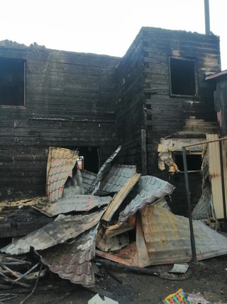 В Абакане страшный пожар оставил семью без крыши над головой