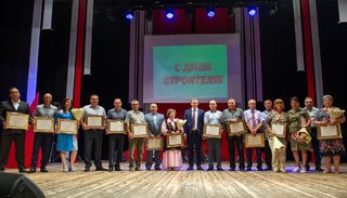 В Абаканском дворце молодежи наградили лучших строителей Хакасии
