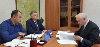 Министр строительства и ЖКХ РХ Валерий Келин и сенатор Совета Федерации Валерий Усатюк обсудили вопросы в части защиты прав граждан