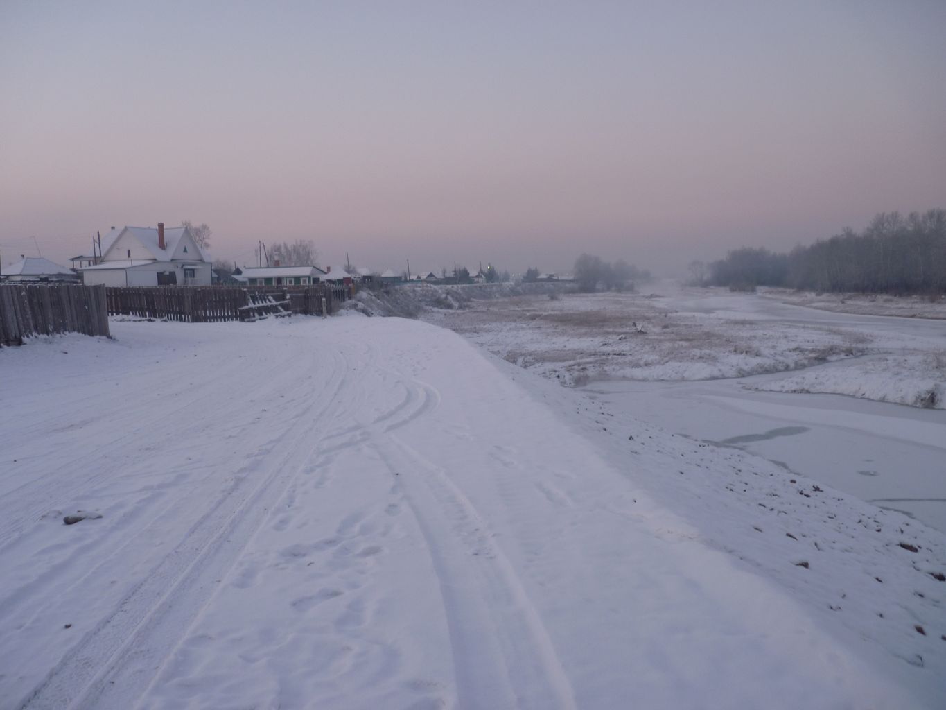 Погода белый яр хакасия на 10 дней. Село белый Яр. Белый Яр Хакасия зима. Колонки водоснабжения в белом Яре Хакасия. Катер в белом Яре Хакасия.